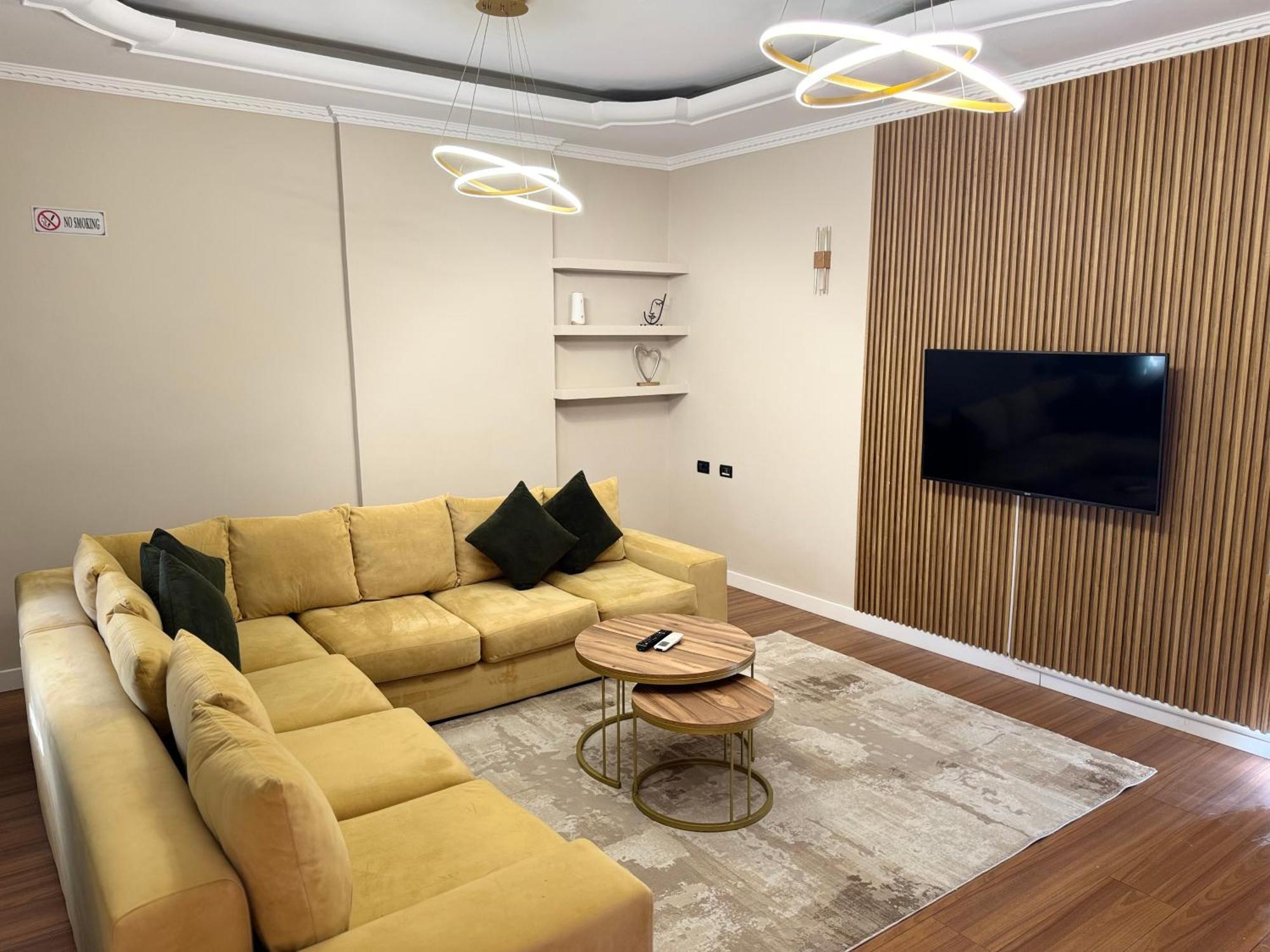 Апартаменты Golden Dublex Тирана Экстерьер фото